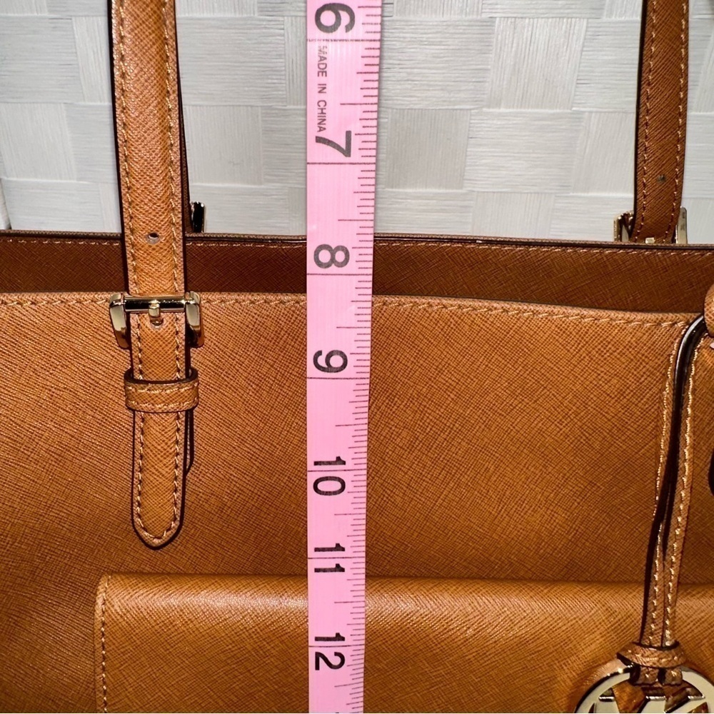 Michael Kors MK Tote Bag Jet Set Large Leather Pocket Color Luggage - Picture 16 of 16